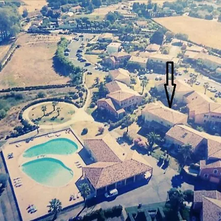 Maisonnette De Vacance Dans Avec Piscine A 12m Des Plages