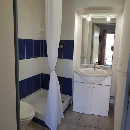 Maisonnette De Vacance Dans Avec Piscine A 12m Des Plages *